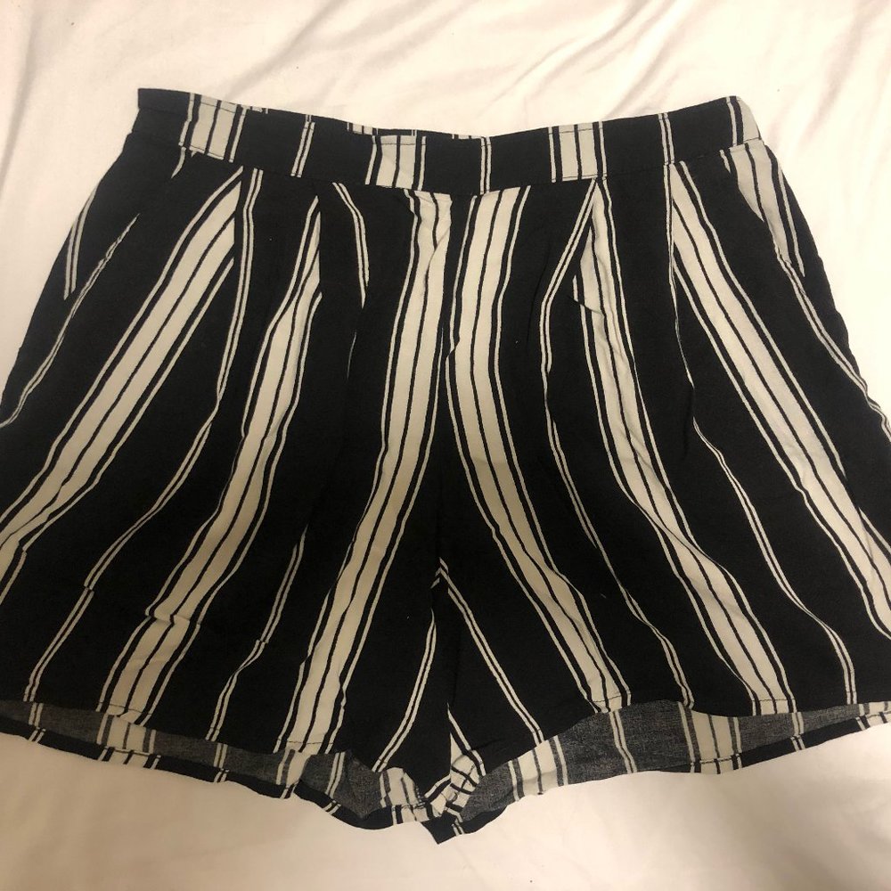 Hollister Black&White Striped Shorts